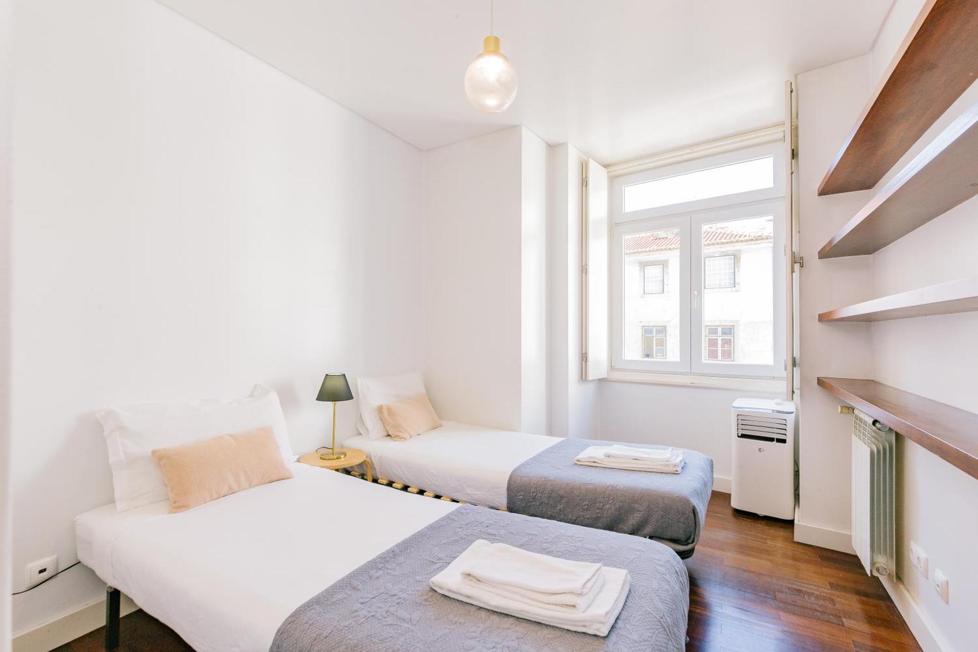 Chiado 2 Bedroom Elegant Apartment Lisbon Bagian luar foto